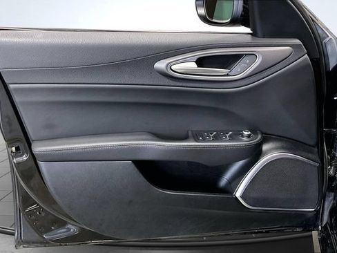 Used 2022 Alfa Romeo Giulia Veloce AWD/4WD image 24