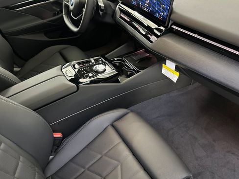 Used 2026 BMW 530i RWD image 27