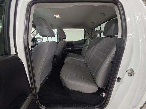 Used 2020 Toyota Tacoma SR5 AWD/4WD image 19