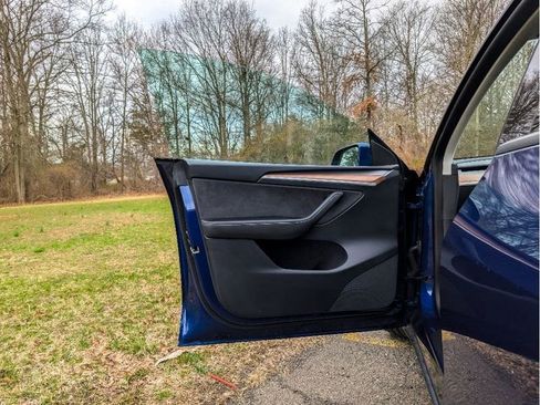Used 2023 Tesla Model Y Performance AWD/4WD image 10