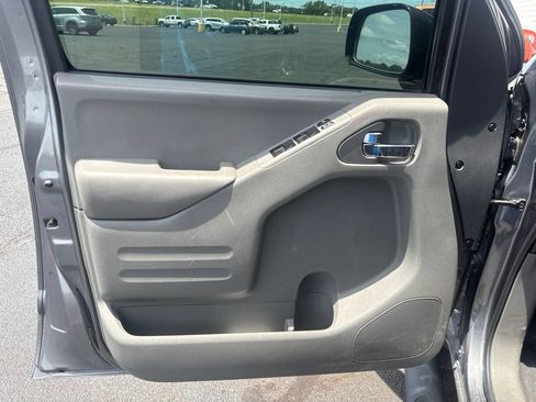Used 2020 Nissan Frontier SV w/ Midnight Edition Floor Mats RWD image 6