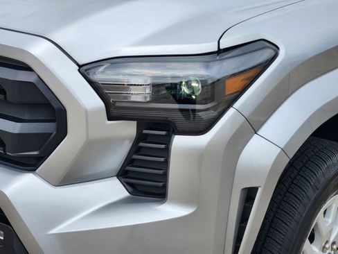 Certified 2025 Toyota Tacoma SR5 image 9