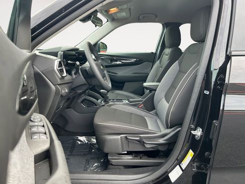 Used 2025 Chevrolet TrailBlazer LT AWD/4WD image 16
