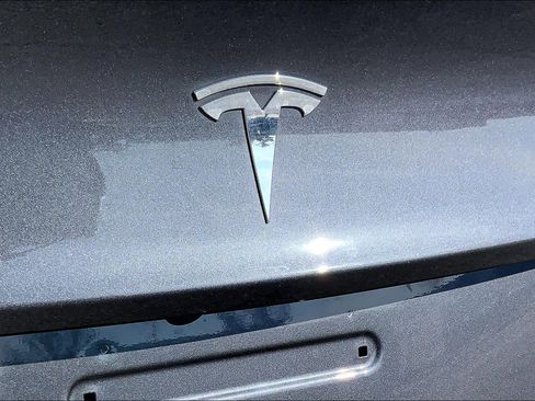 Used 2023 Tesla Model 3 Standard Range image 9