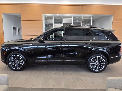 New 2026 Cadillac Vistiq Sport image 2