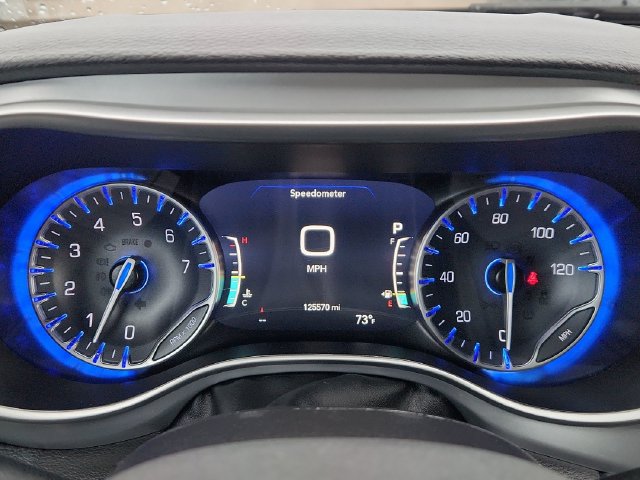 Used 2024 Chrysler Pacifica Touring FWD image 41