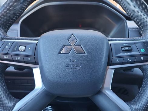 Used 2024 Mitsubishi Outlander SE image 20