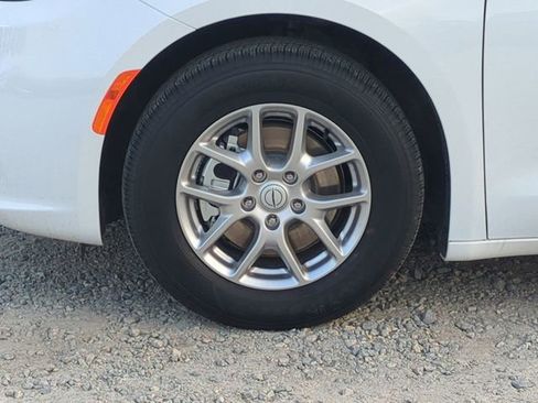 New 2026 Chrysler Pacifica Select image 10