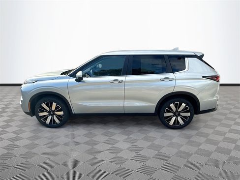 New 2026 Mitsubishi Outlander SE image 4