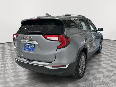 Used 2024 GMC Terrain SLT w/ Infotainment Package II image 5