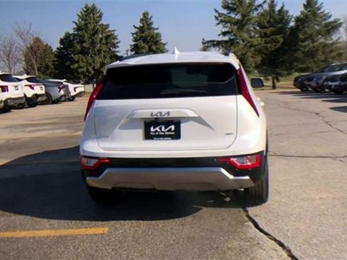 New 2025 Kia Niro EX Touring image 2