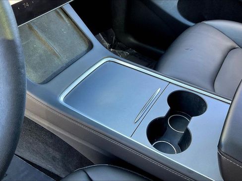 Used 2022 Tesla Model Y Long Range image 16