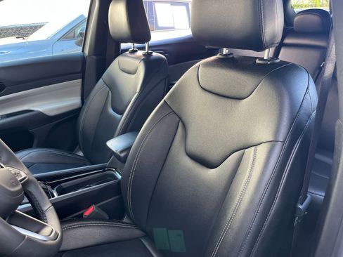 Used 2025 Jeep Compass Limited image 36