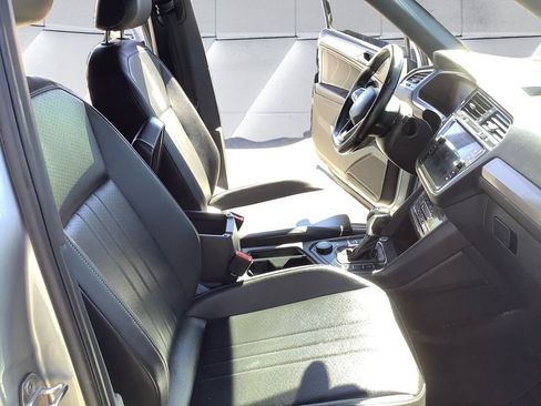 Used 2022 Volkswagen Tiguan SE R-Line image 13