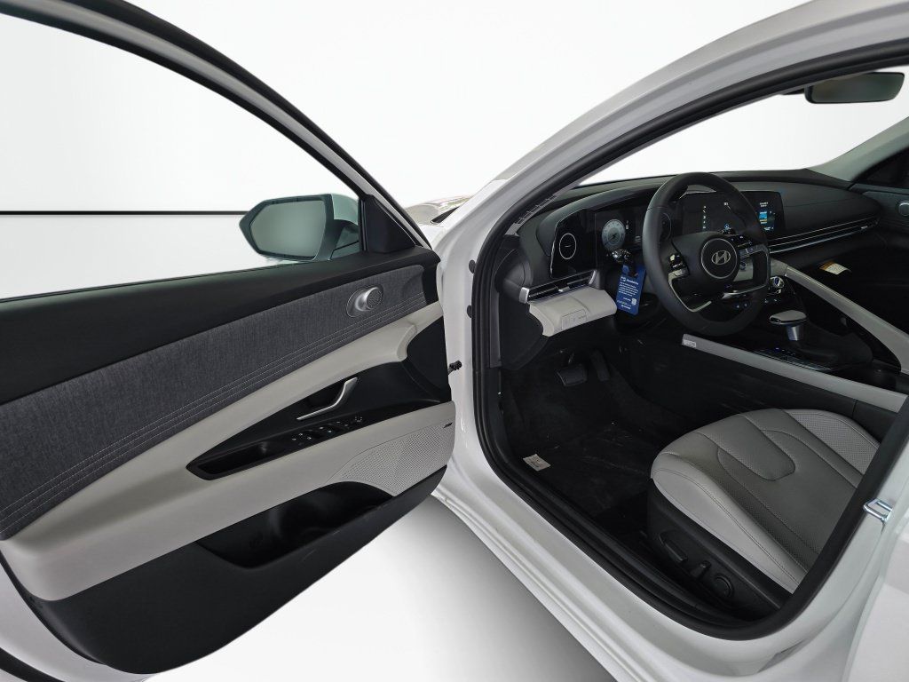 New 2026 Hyundai Elantra Limited FWD image 31