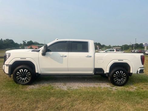 Used 2025 GMC Sierra 2500 Denali Ultimate AWD/4WD image 4