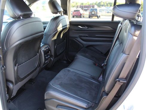 Used 2024 Jeep Grand Cherokee L Laredo image 21