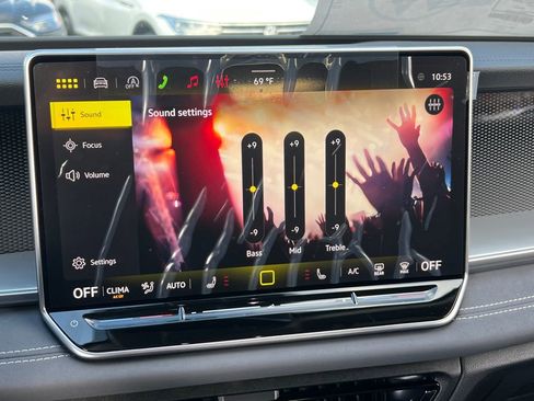 New 2026 Volkswagen Tiguan SE image 26