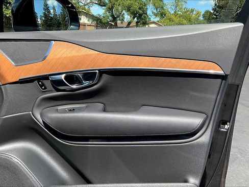 Used 2025 Volvo XC90 B5 Plus w/ Protection Package Premier image 27