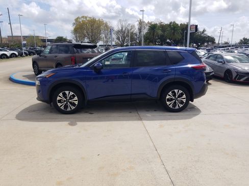 Used 2023 Nissan Rogue SV image 4