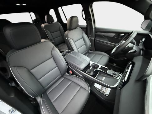 Used 2025 Buick Enclave Preferred image 17