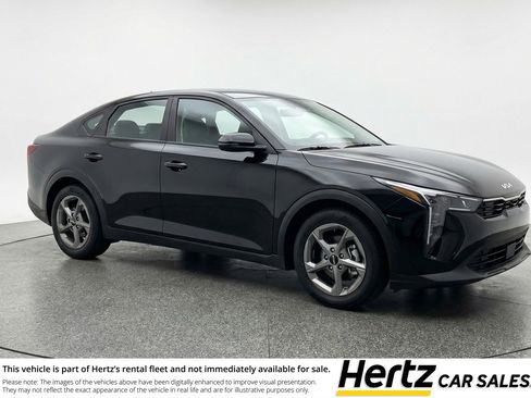 Used 2025 Kia K4 LXS image 1