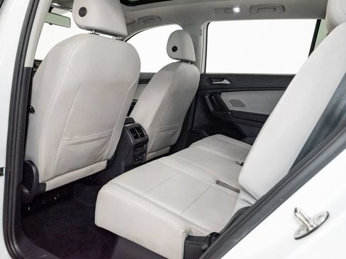 Used 2020 Volkswagen Tiguan SE w/ Panoramic Sunroof Package AWD/4WD image 23
