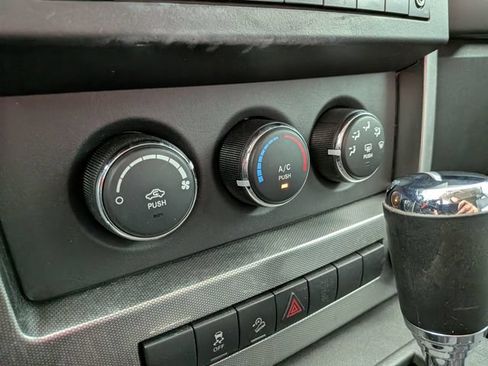 Used 2010 Jeep Liberty Sport w/ Popular Equipment Group AWD/4WD image 17
