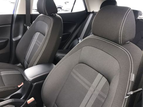 Used 2025 Hyundai Venue SEL FWD image 13