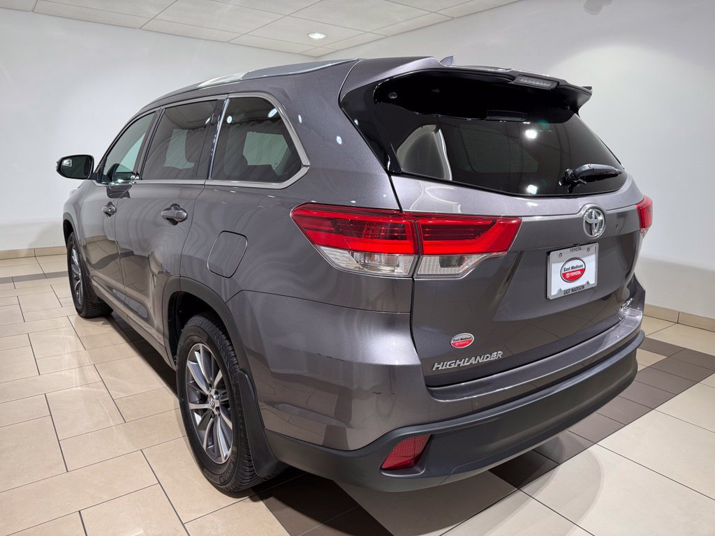 Used 2019 Toyota Highlander XLE AWD/4WD image 3