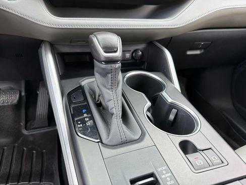Used 2020 Toyota Highlander XLE FWD image 14