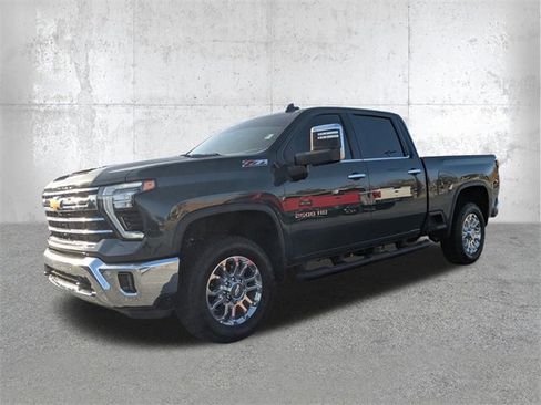 Used 2025 Chevrolet Silverado 2500 LTZ w/ LTZ Convenience Package image 8