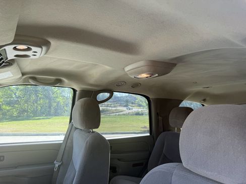 Used 2004 Chevrolet Tahoe LS w/ Cargo Package RWD image 17