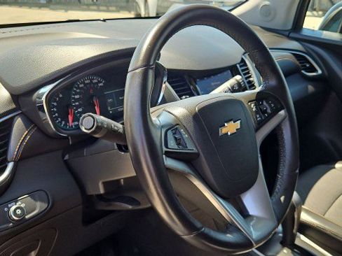 Used 2022 Chevrolet Trax LT w/ Redline Edition FWD image 11