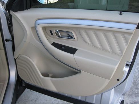 Used 2013 Ford Taurus SE image 35