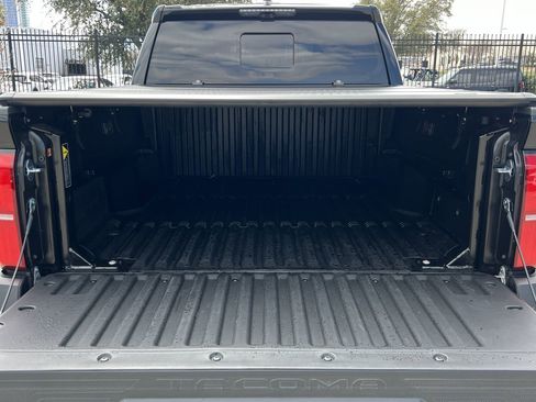 Used 2025 Toyota Tacoma Trailhunter image 9
