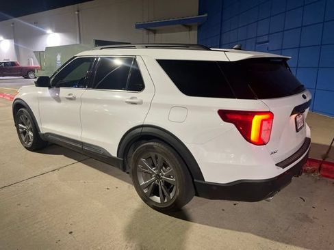 Used 2021 Ford Explorer XLT w/ Equipment Group 202A RWD image 12
