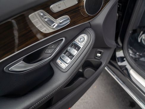 Used 2017 Mercedes-Benz C 300 4MATIC Sedan image 19