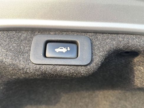 Used 2016 Lexus ES 350 w/ Luxury Package w/Wood Trim FWD image 36