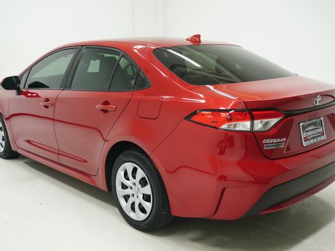 Used 2020 Toyota Corolla LE FWD image 6