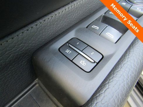 Used 2023 GMC Yukon XL Denali image 6