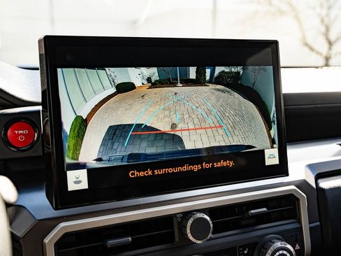 Used 2025 Toyota Tacoma TRD Sport w/ TRD Sport Upgrade Package image 36