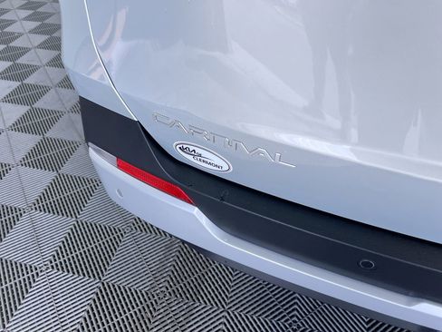 New 2026 Kia Carnival EX FWD image 5