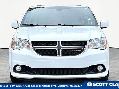 Used 2019 Dodge Grand Caravan SXT image 2