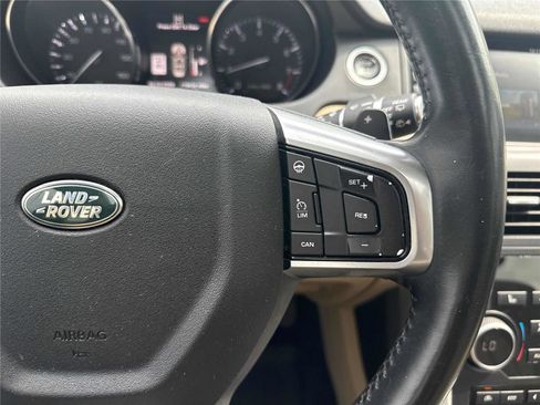 Used 2016 Land Rover Discovery Sport HSE image 19