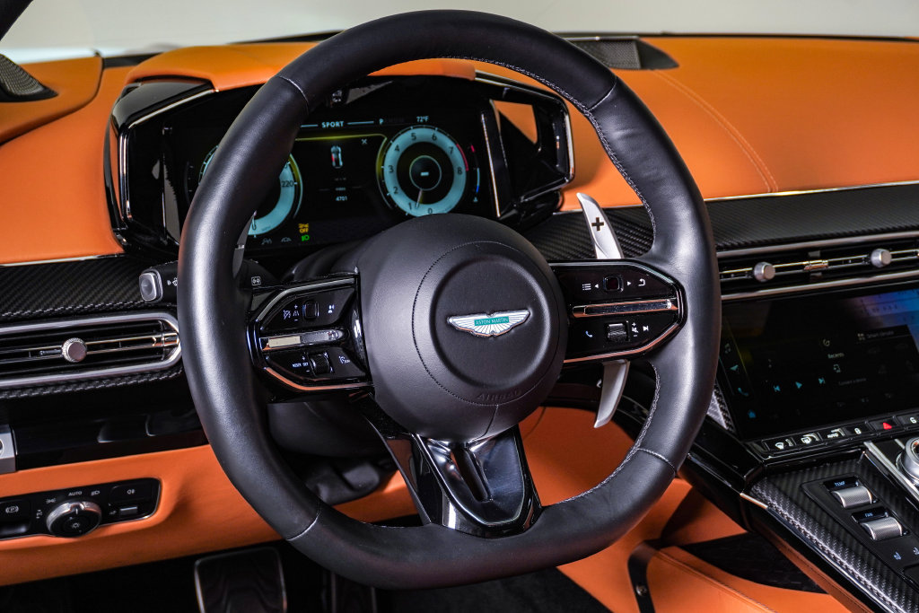 Used 2025 Aston Martin V8 Vantage Coupe RWD image 24
