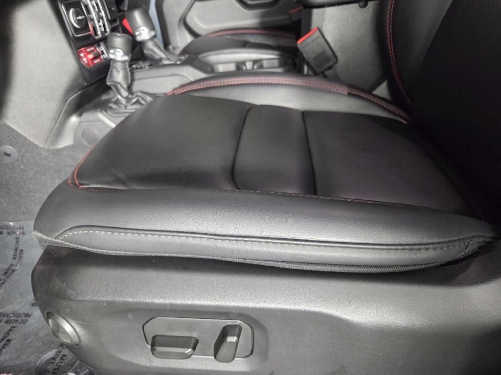 Used 2024 Jeep Wrangler Unlimited Rubicon AWD/4WD image 12