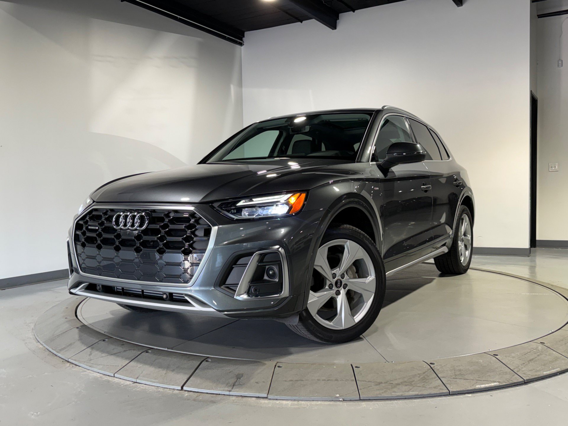 Used 2023 Audi Q5 2.0T Premium Plus w/ Premium Plus Package AWD/4WD image 1
