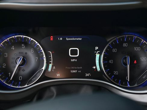 Used 2024 Chrysler Pacifica Touring-L image 10