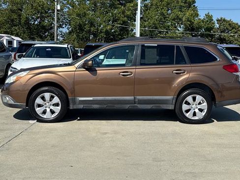 Used 2011 Subaru Outback 2.5i Limited AWD/4WD image 6